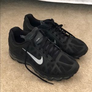 Black Nike Air Max